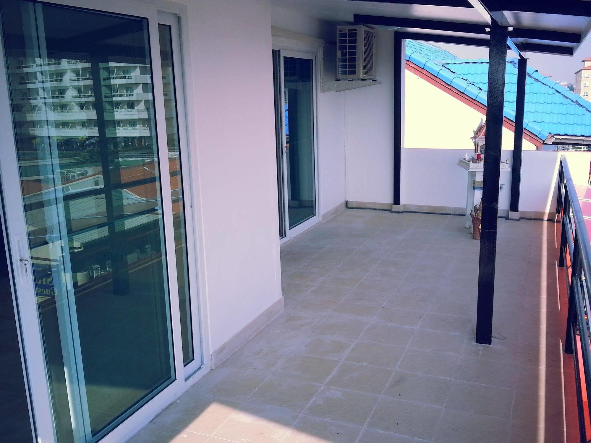 Oyo 963 Sunshine Guesthouse Pattaya Buitenkant foto
